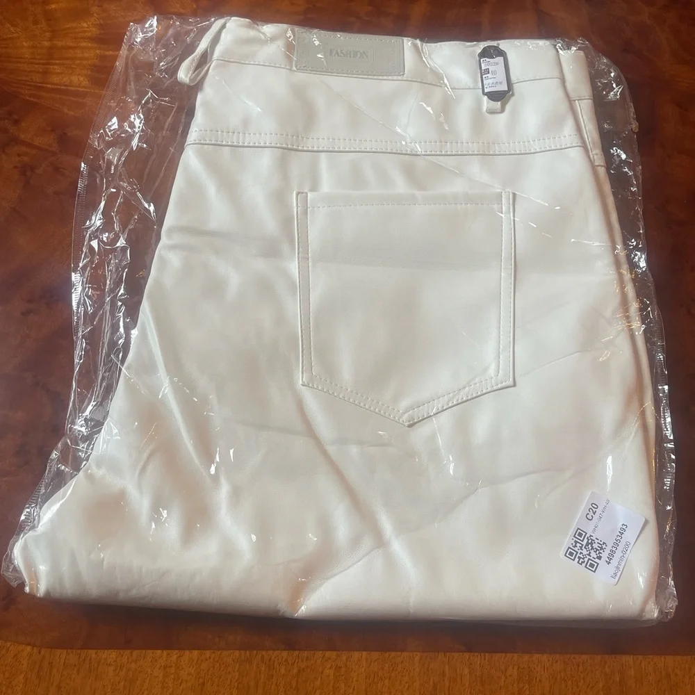 Men’s shiny wet faux leather pants. - Picture 3 of 5